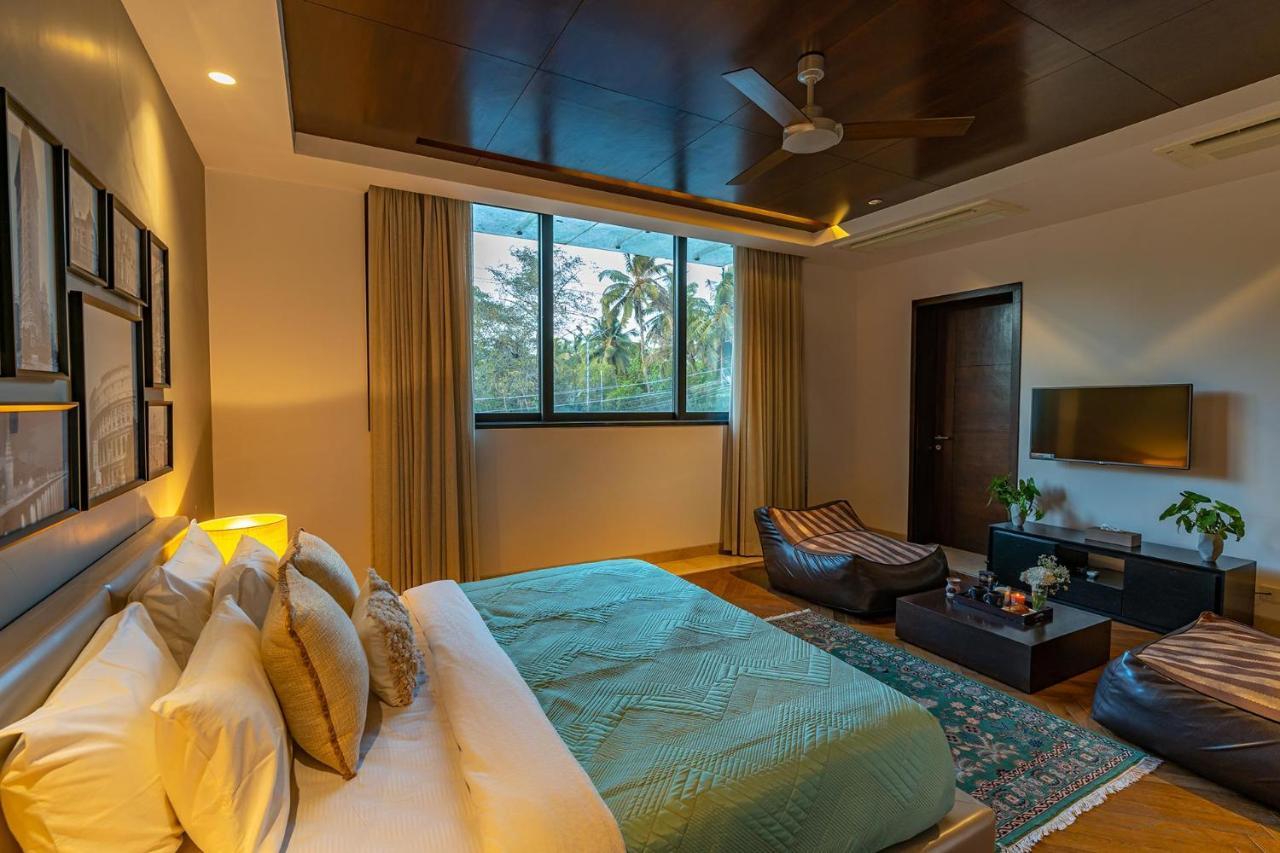 Oceanic Sunsets With River View, Comp Breakfast & Infinity Pool At Stayvista Verem المظهر الخارجي الصورة